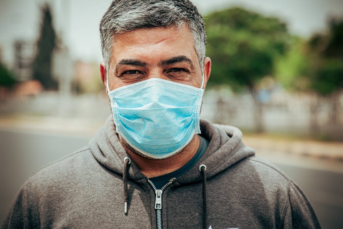 En estudio muestran cómo algunos cubrebocas protegen del Covid-19
