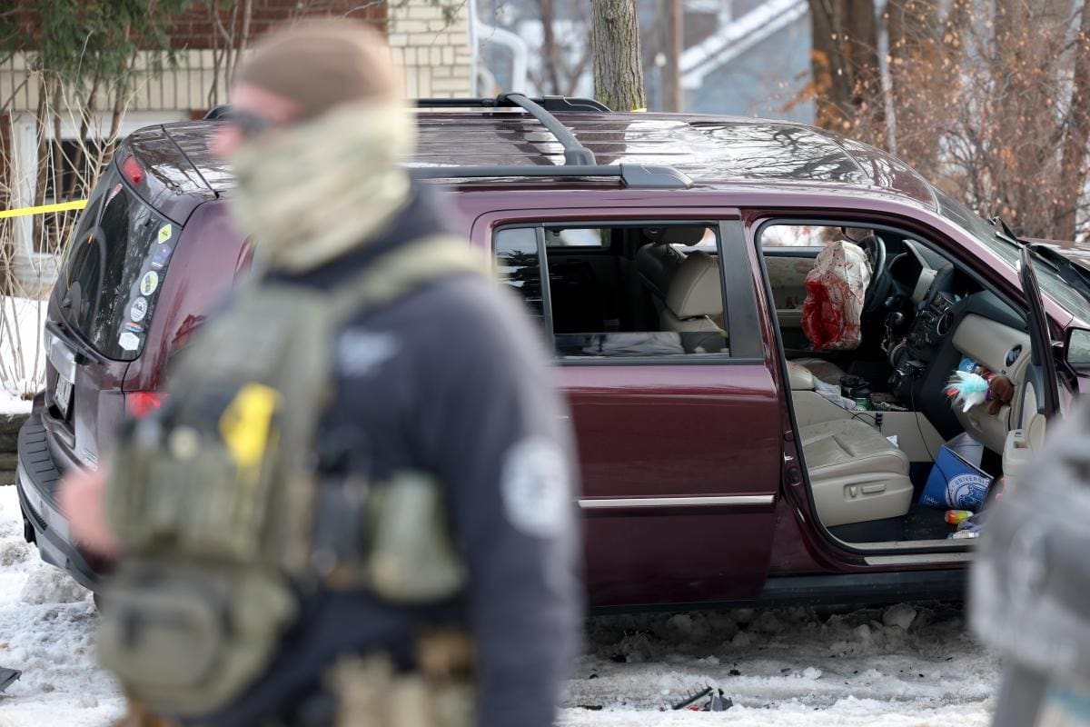 Un tiroteo entre un agente de ICE y Renee Nicole Good en Minneapolis derivó en una investigación del Departamento de Justicia sobre una posible obstrucción, protestas en la ciudad y el despliegue de miles de agentes federales. Foto: AP
