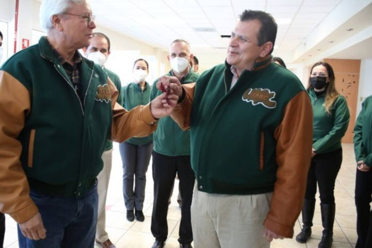 Entrega Bonilla llaves de Centro de Gobierno a UABC