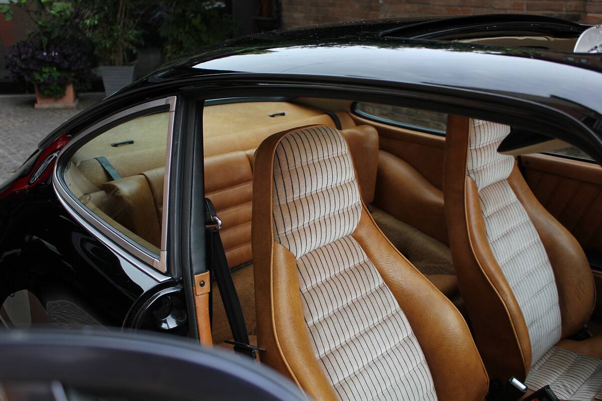 Trucos para limpiar la tapicería de tu carro