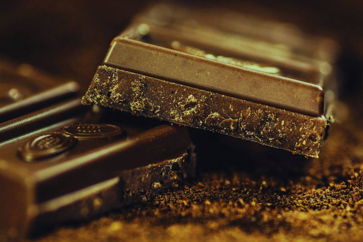 Estudio revela metales pesados en chocolate negro