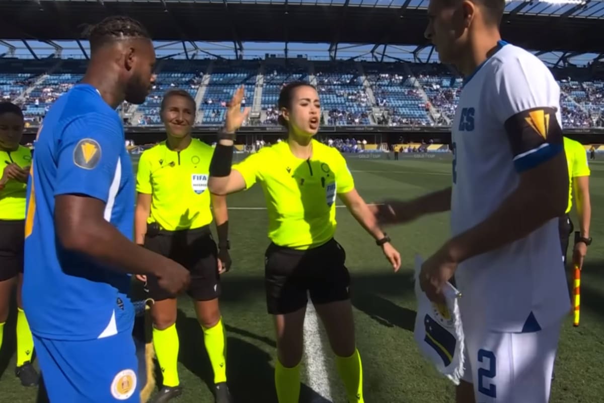 ¡Orgullo mexicano! Katia Itzel García es la primera árbitra en pitar un partido de Copa Oro