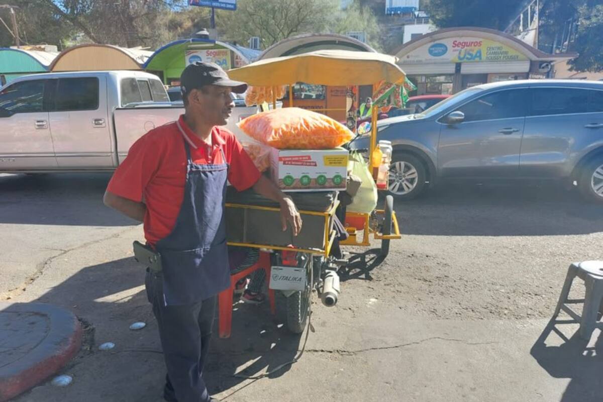 Se lleva susto vendedor al ser arrollado en garita Dennis DeConcini de Nogales