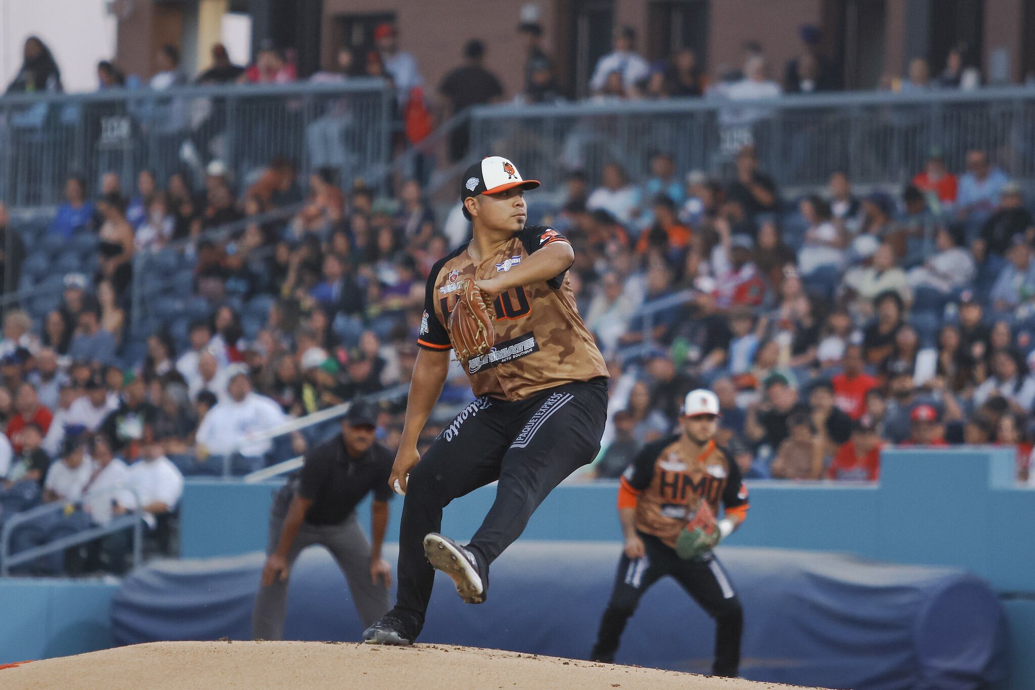 Rolando Mora, pitcher derecho, abrió el juego por los Naranjeros de Hermosillo. (Foto: Cortesía Naranjeros)