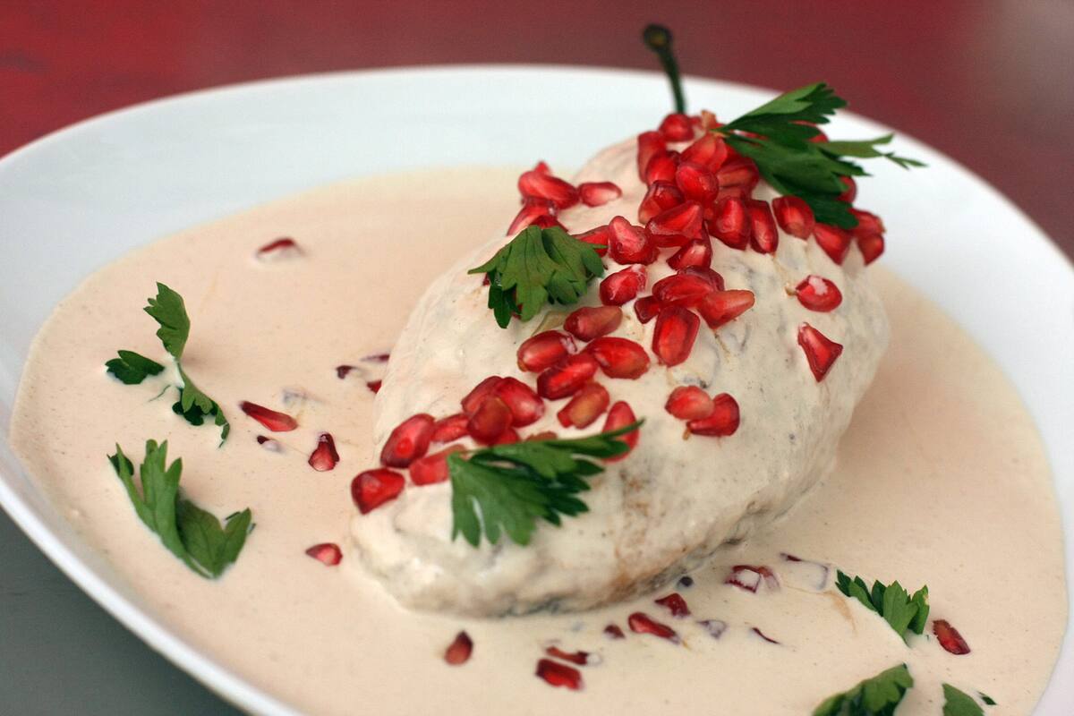 El platillo que sabe a historia de México: Chiles en nogada
