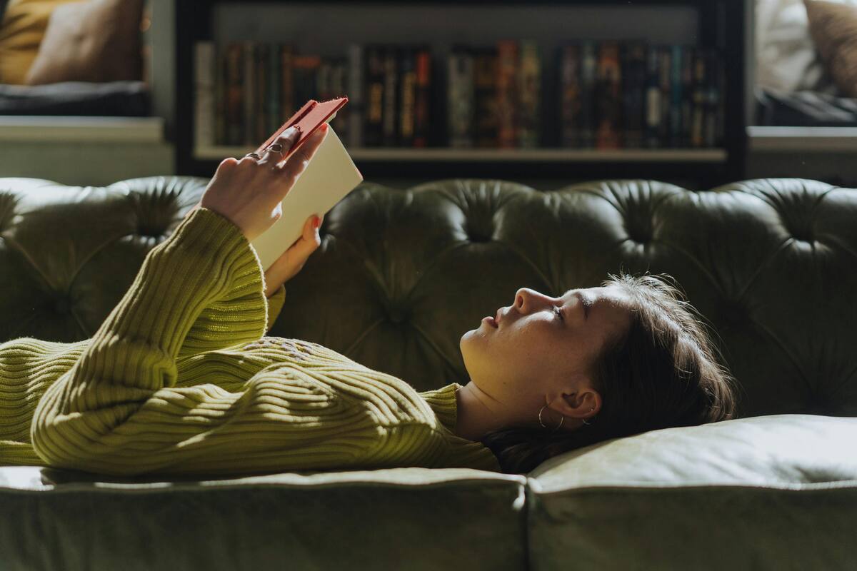 La lectura beneficia al cerebro.