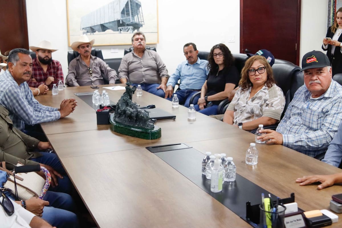 Representantes del sector agropecuario participaron en una reunión de trabajo con autoridades estatales para abordar las necesidades y apoyos pendientes para productores de Baja California. Foto: Cortesía