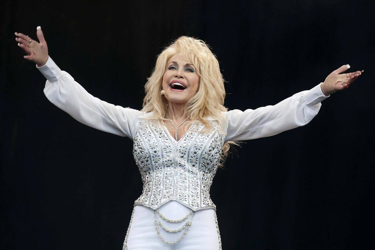 Dolly Parton lleva su vida a Broadway con el musical “Hello, I’m Dolly”