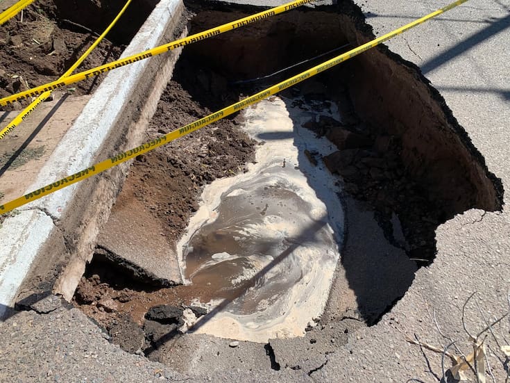 Se forman dos socavones en Ciudad Obregón