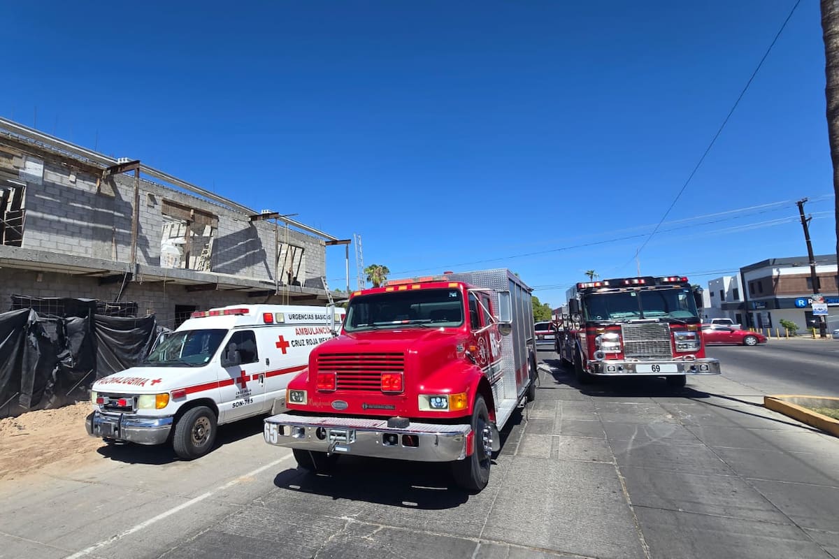 Albañil cae de un segundo piso en San Luis Río Colorado; bomberos realizan rescate