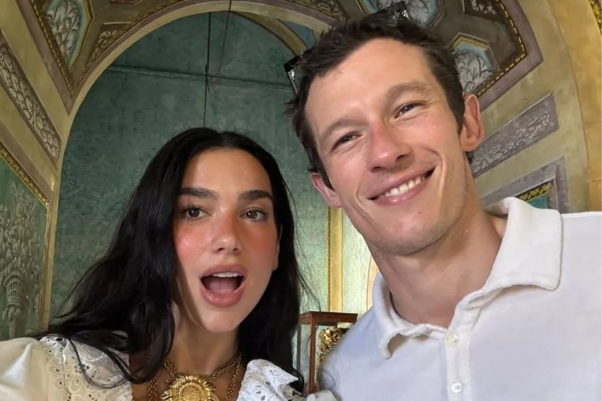 Dua Lipa y Callum Turner continúan su luna de miel en Italia: de Sicilia a la Fontana di Trevi