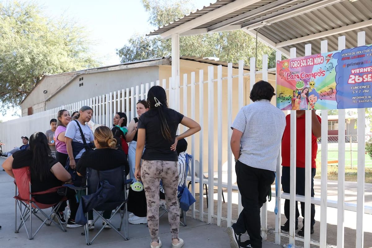 Padres de familia toman escuela primaria “Estado de Baja California”