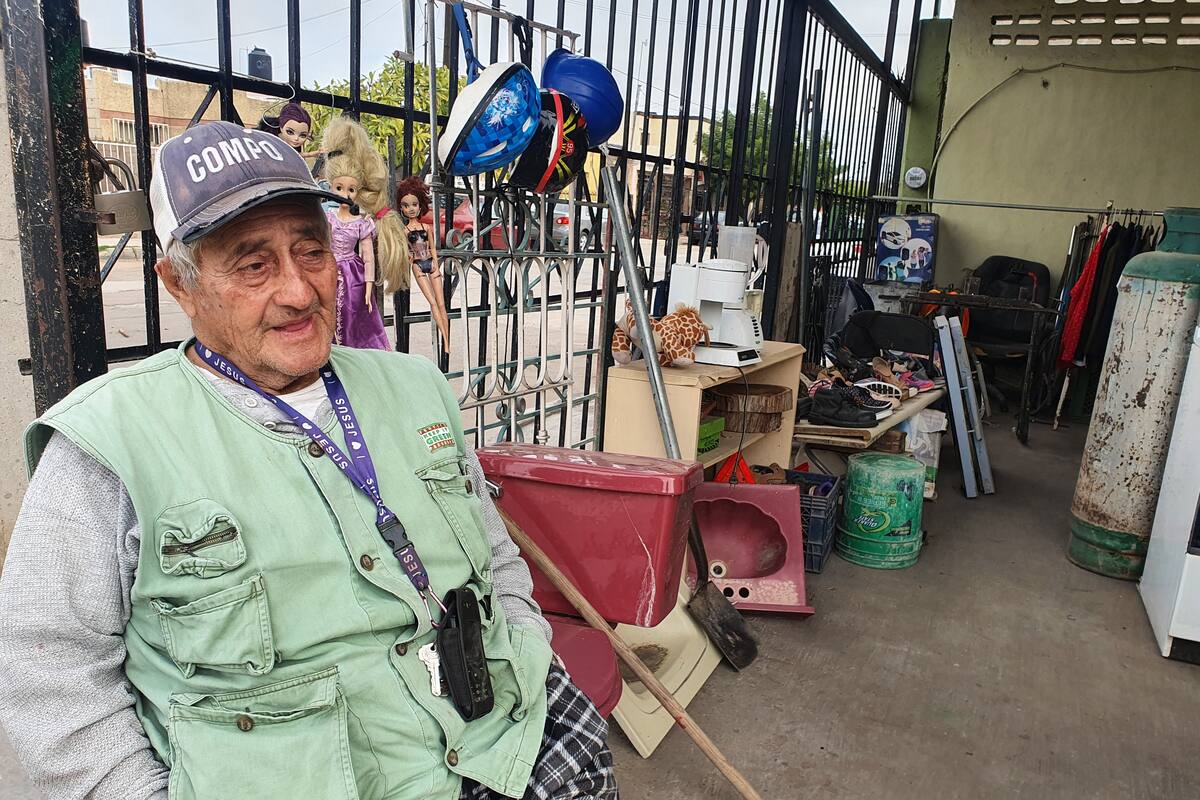 A sus 94 años pone un bazar en casa