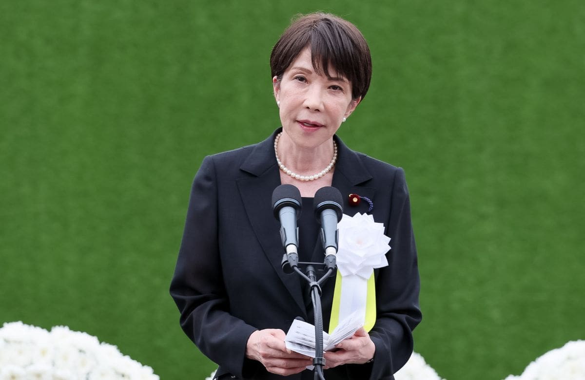 Sanae Takaichi durante la ceremonia de conmemoración del 81 aniversario de la bomba atómica de Nagasaki. | Crédito: X (@takaichi_sanae)