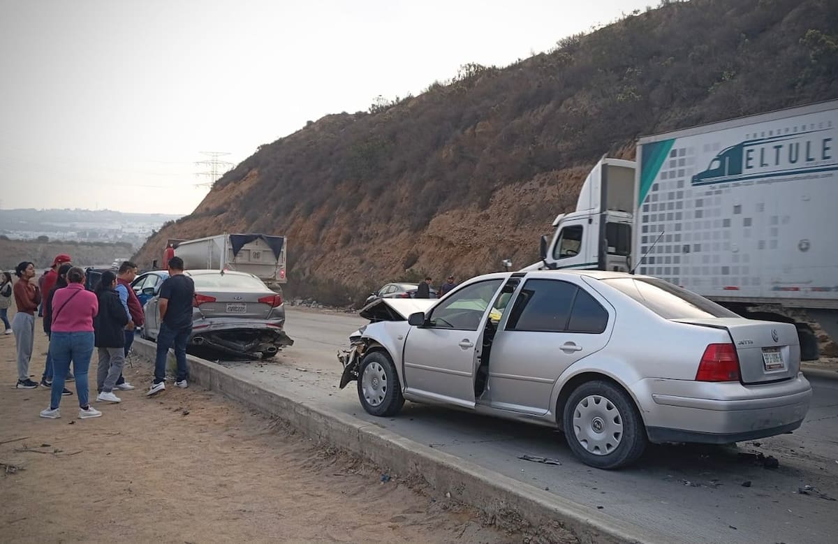 Ninguna persona requirió ser trasladada a un hospital. Foto: Border Zoom