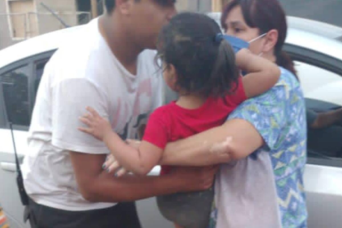 Niña extraviada es encontrada dormida en una caja, en SLRC