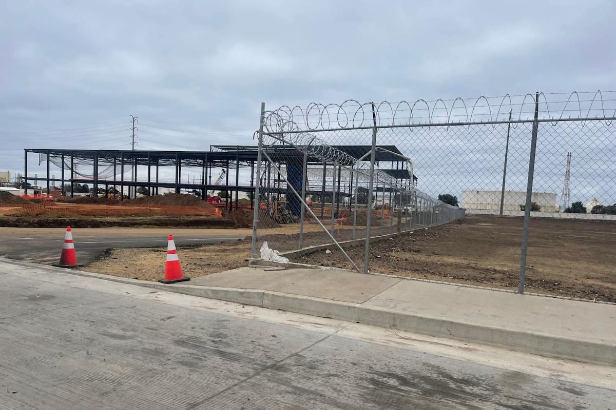 Vive Rosarito auge de naves industriales