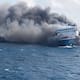 Ferry en llamas deja 5 muertos y más de 40 desaparecidos