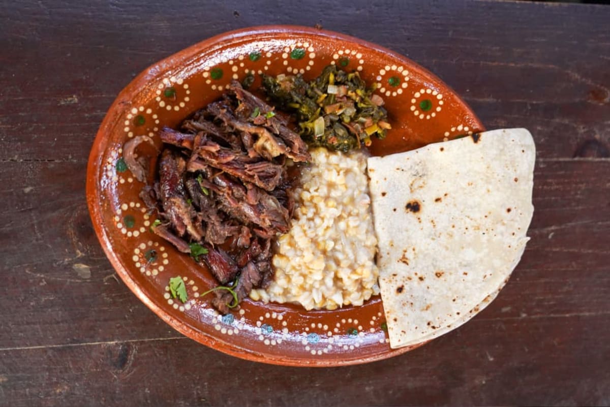 La comunidad Kumiai de San Antonio Necua presentó su cocina tradicional en un encuentro gastronómico que busca impulsar el turismo cultural y fortalecer la economía local.
Foto: Cortesía.