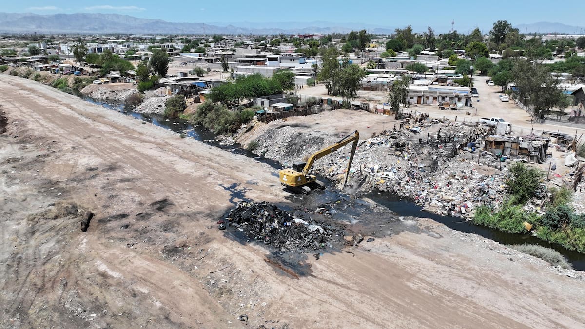 La acumulación de desechos en este tipo de infraestructura puede dificultar el paso del agua y aumentar la posibilidad de encharcamientos o inundaciones.│Foto: Cortesía