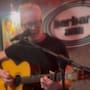 Ex “Ficha Azul” de Parchís reaparece: Frank Díaz canta en cafeterías para sobrevivir