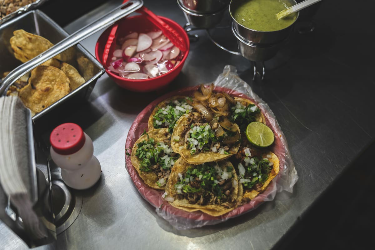 Los tacos son el alma de la comida callejera en todo México. (Foto: Pexels - Cristian Rojas)