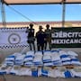 Militares decomisan 406 kilos de metanfetamina y 19 de fentanilo ocultos en costales de calcio en San Luis Río Colorado