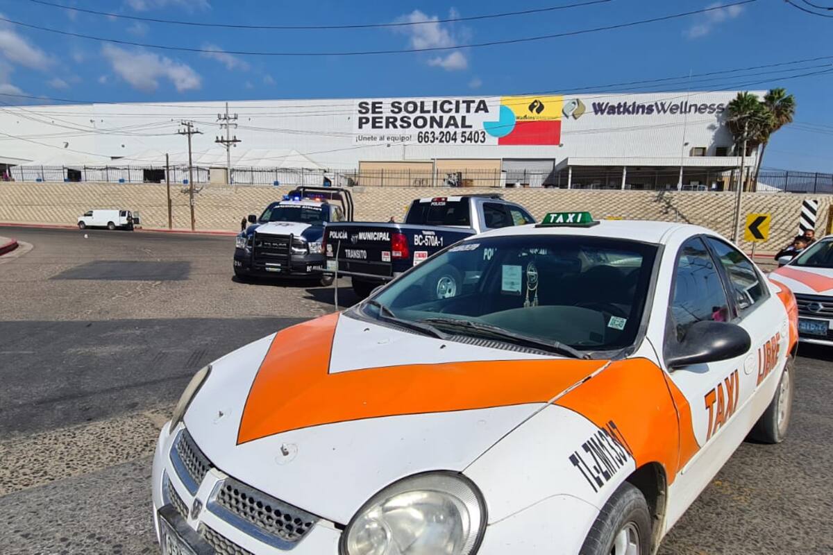 Cierran taxistas libres cruce de exportación a Estados Unidos