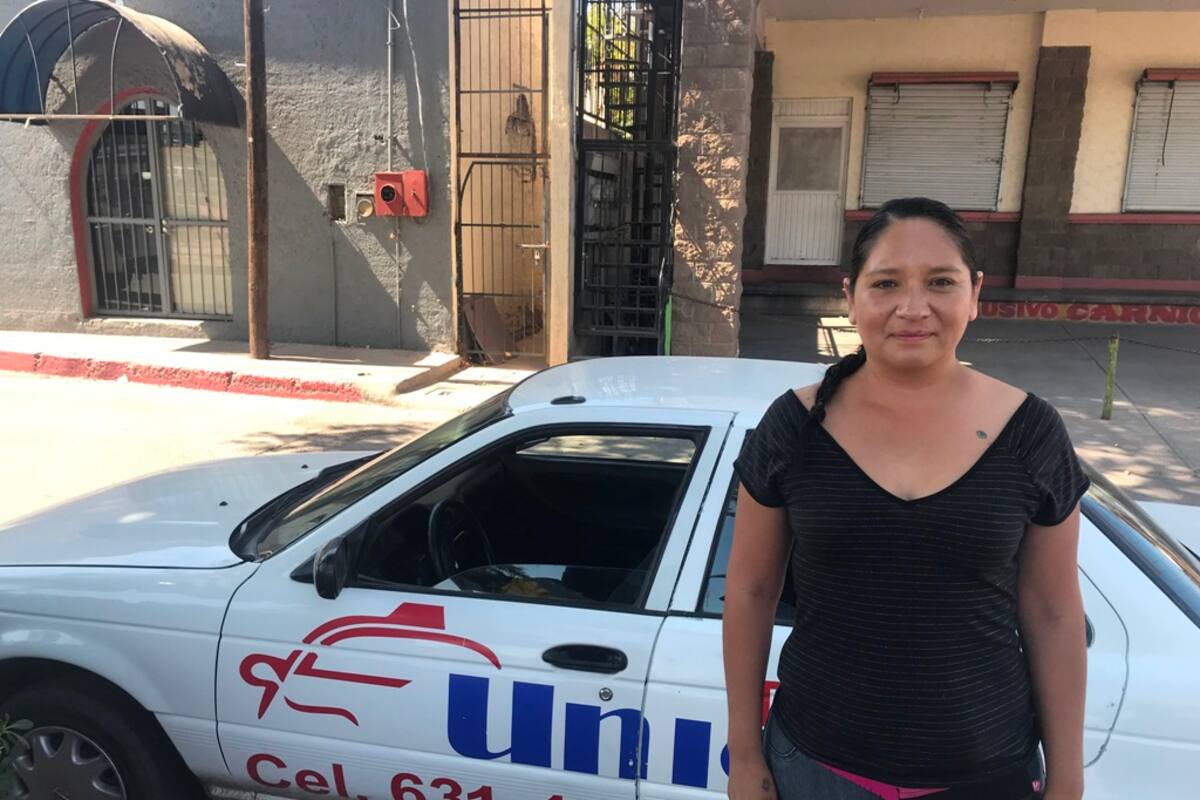 Taxista ofrece servicio seguro a las mujeres