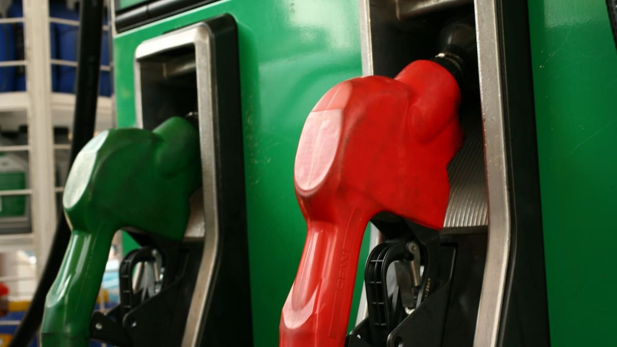 Hacienda eleva el estímulo al diésel al 81.20% para frenar el aumento de precios tras el bloqueo del Estrecho de Ormuz que elevó el petróleo a 107 dólares