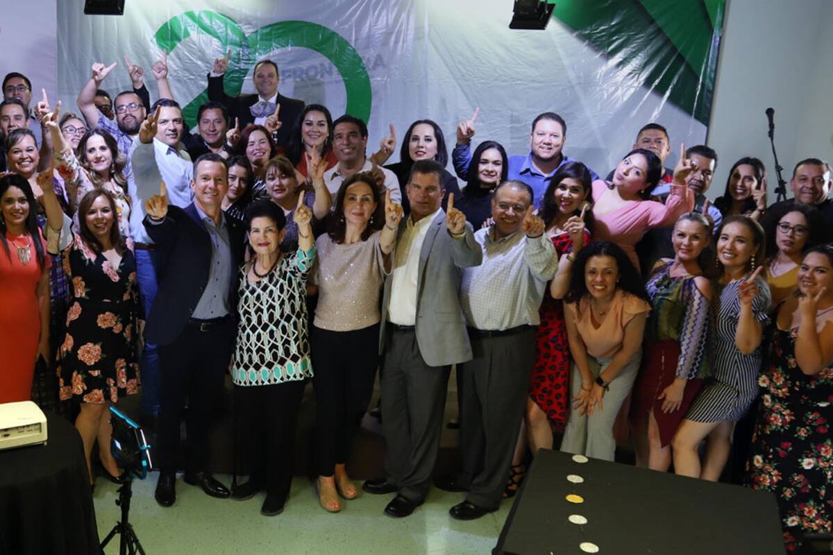 Festeja FRONTERA dos décadas