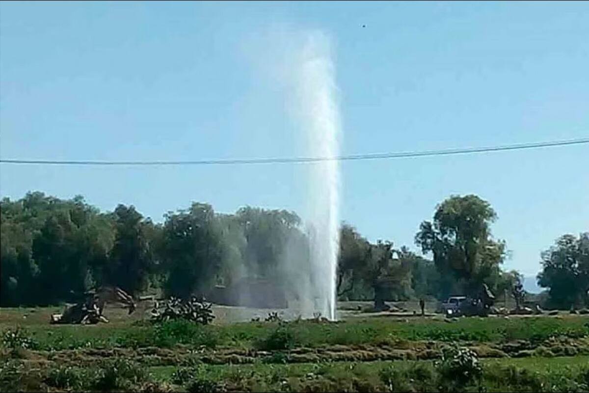 Derrame de gasolina en Hidalgo por toma clandestina alcanza los 20 metros; alertan por vapores