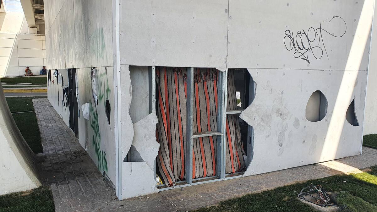 Comerciantes aseguran que las personas en situación causan problemas en el lugar.