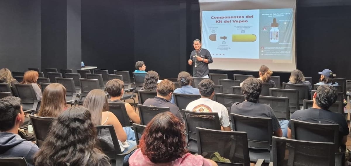 Actualmente existe preocupación por el aumento en el uso de vapeadores y bolsitas de nicotina, principalmente entre jóvenes.│Foto: Fernando Guerrero