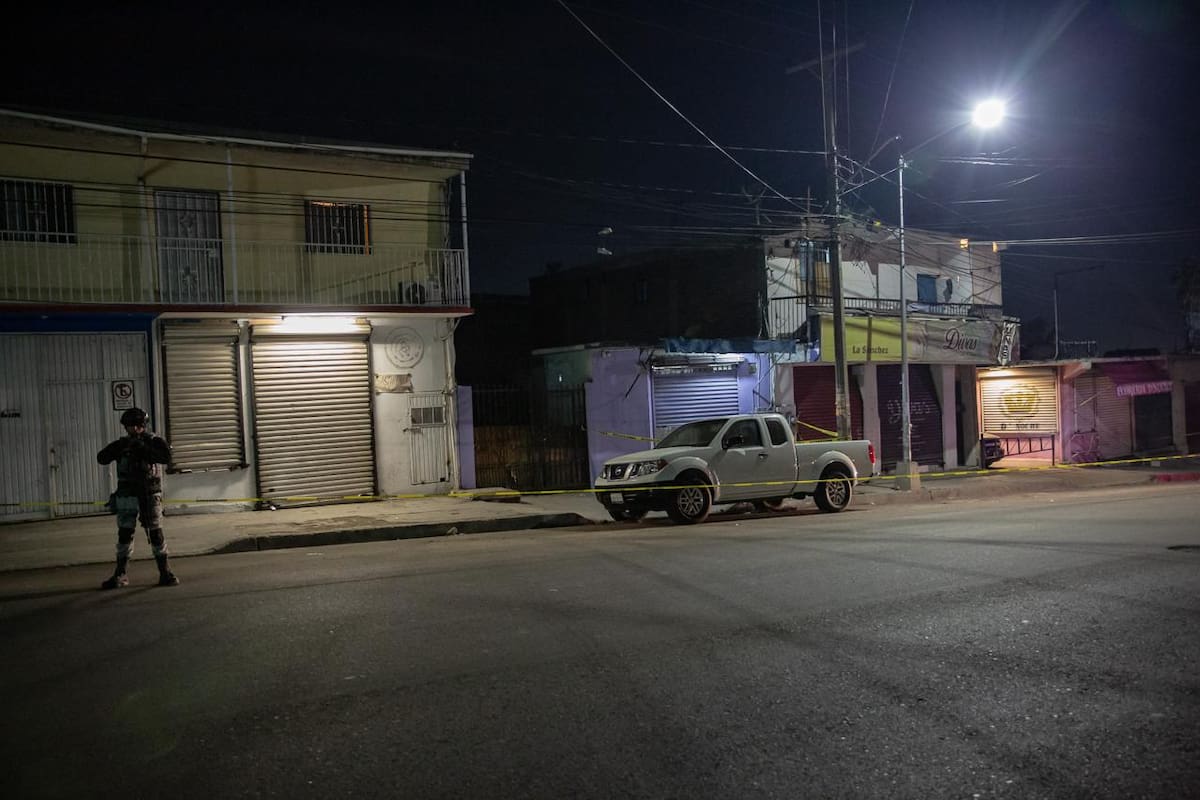 La víctima, de 46 años, fue atacada a balazos al interior de un comercio durante la noche del jueves. Foto: Border Zoom