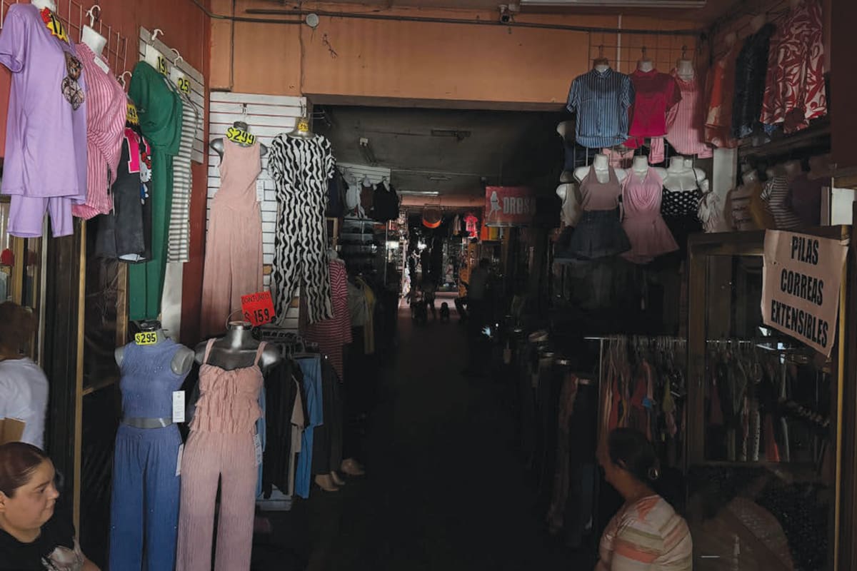 Apagones en el Centro de Ciudad Obregón afectan ventas, clientes y semáforos
