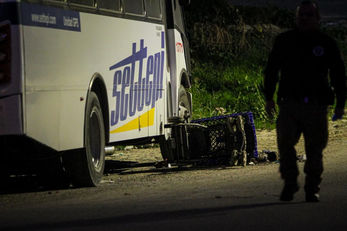La víctima, de 50 a 55 años, fue atacada a balazos mientras caminaba entre las calles Artículo 5 y Artículo 14; en el lugar se hallaron indicios balísticos. Foto: Border Zoom