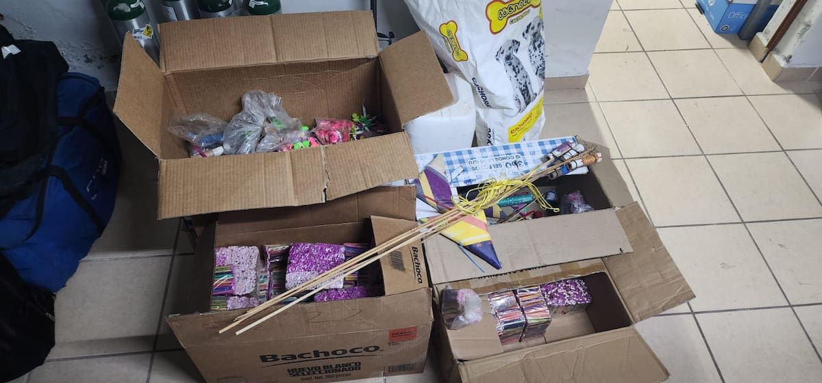 Cajas de pirotecnia decomisadas en Cajeme. / Imagen por Mayra Echeverría.