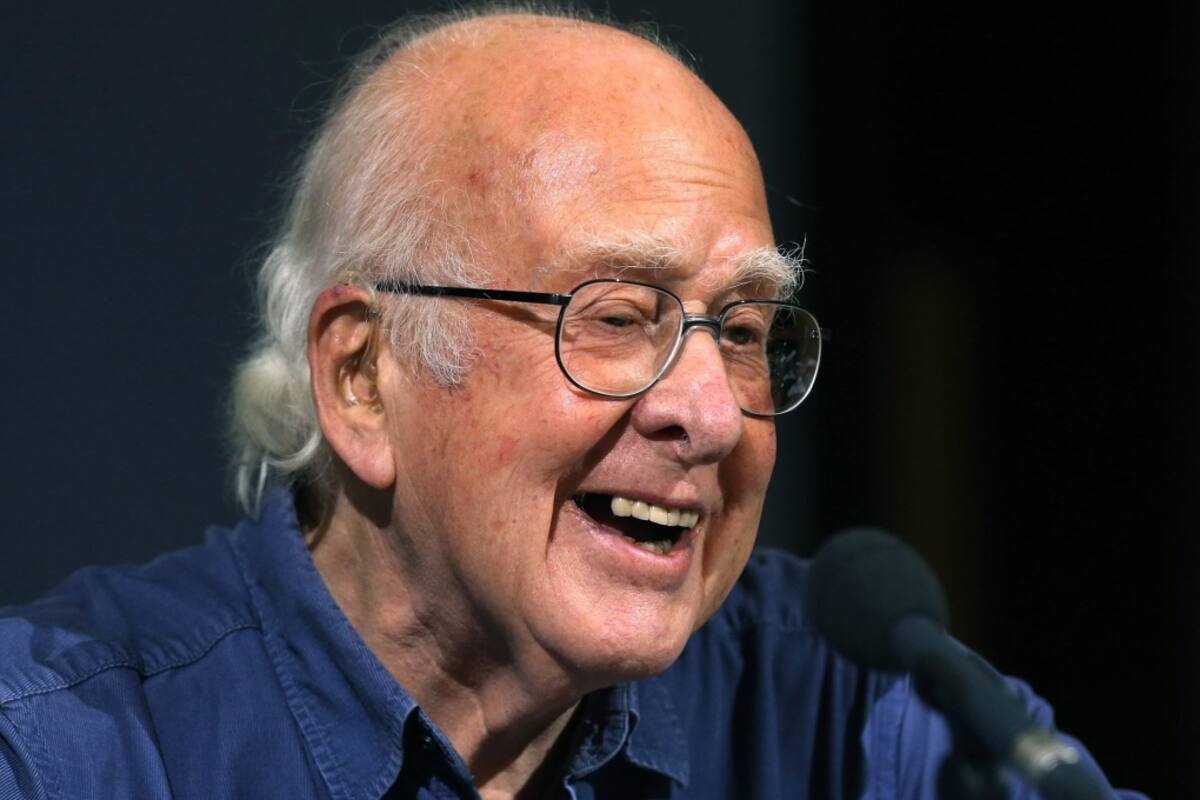 Murió Peter Higgs, físico que planteó ‘la particula de Dios’
