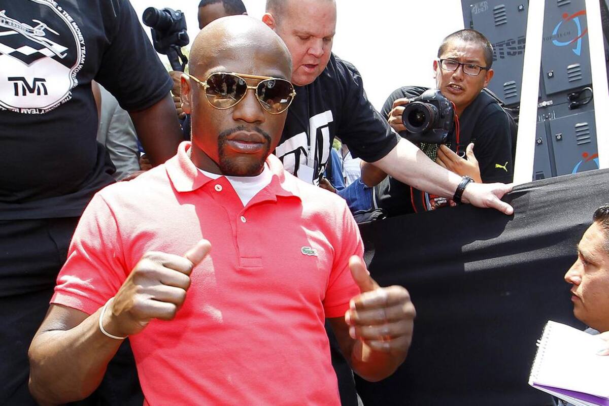 Floyd Mayweather estalla contra los organismos por tantos campeones