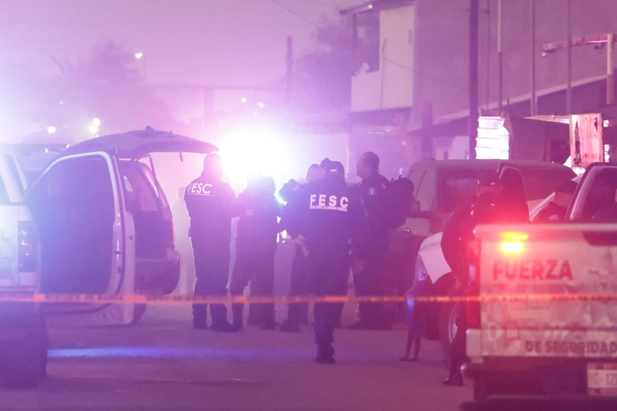 Caen tres hombres con droga y pistola en persecución policial en la Carranza