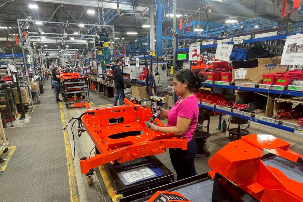 Caen abruptamente pedidos industriales en Estados Unidos por efecto de aranceles
