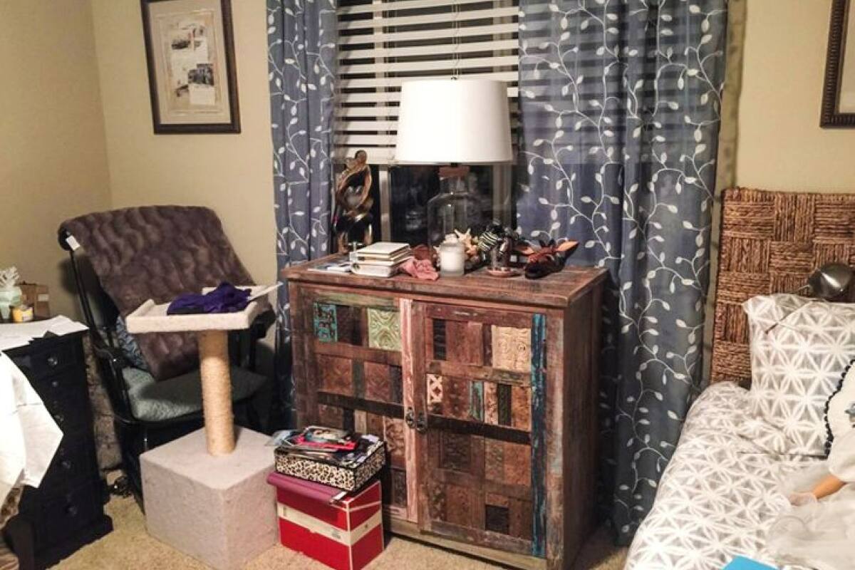 Reto visual: encuentra al gato escondido en la habitación