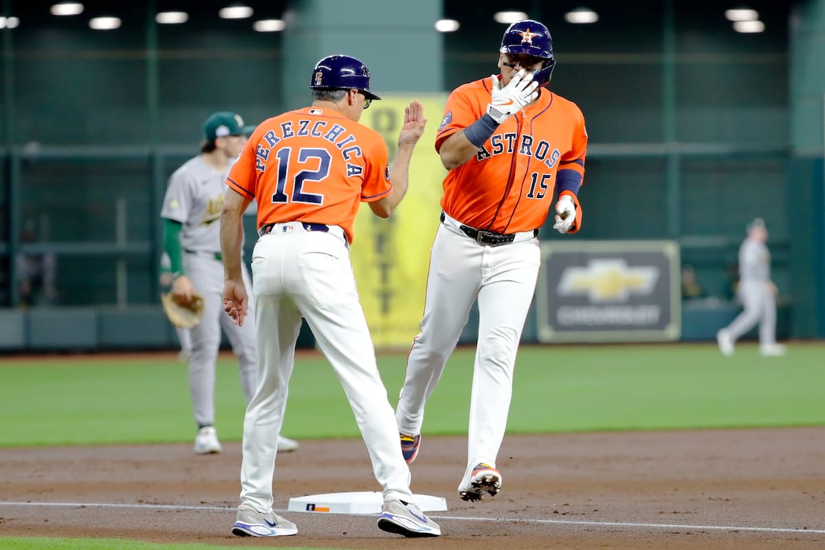 Isaac Paredes y Brandon Valenzuela ligan cuadrangulares en Grandes Ligas
