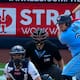 Kirk alarga su racha a 12 juegos al hilo bateando de hit