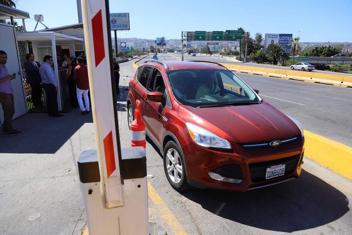 Reabren carril médico en garita de San Ysidro