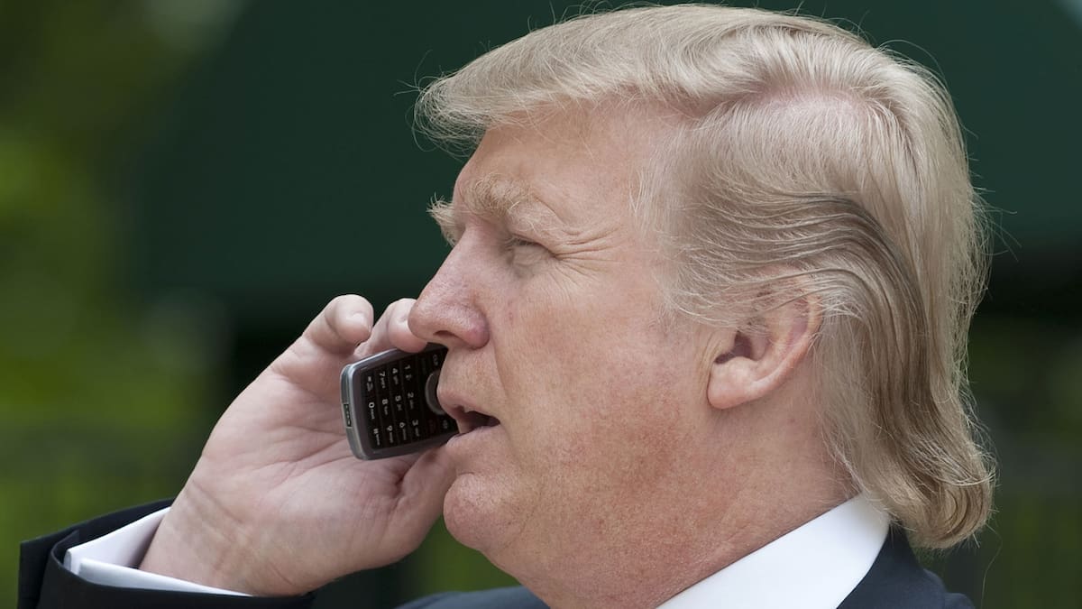 Donald Trump insistió en usar teléfonos personales, muchos de ellos desechables (“burner phones”)