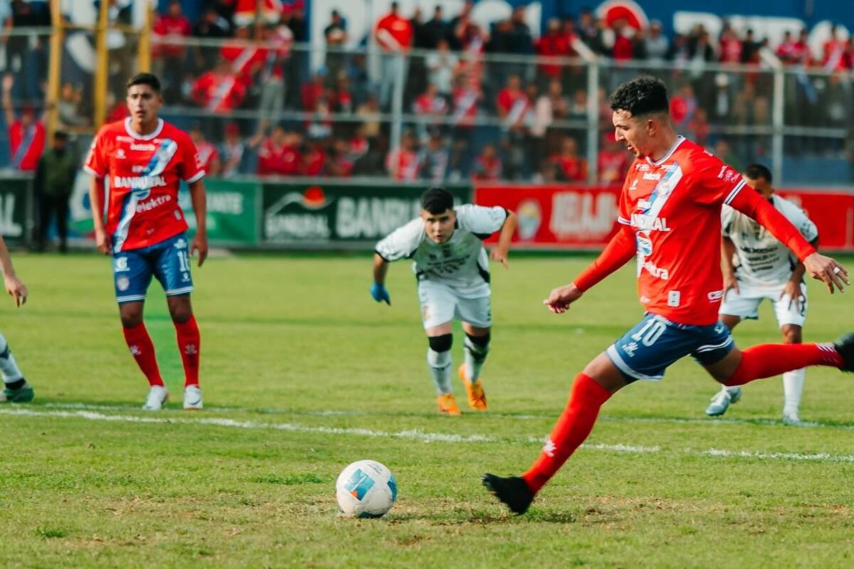 Sonorense Raí Villa podría coronarse en Liga de Guatemala