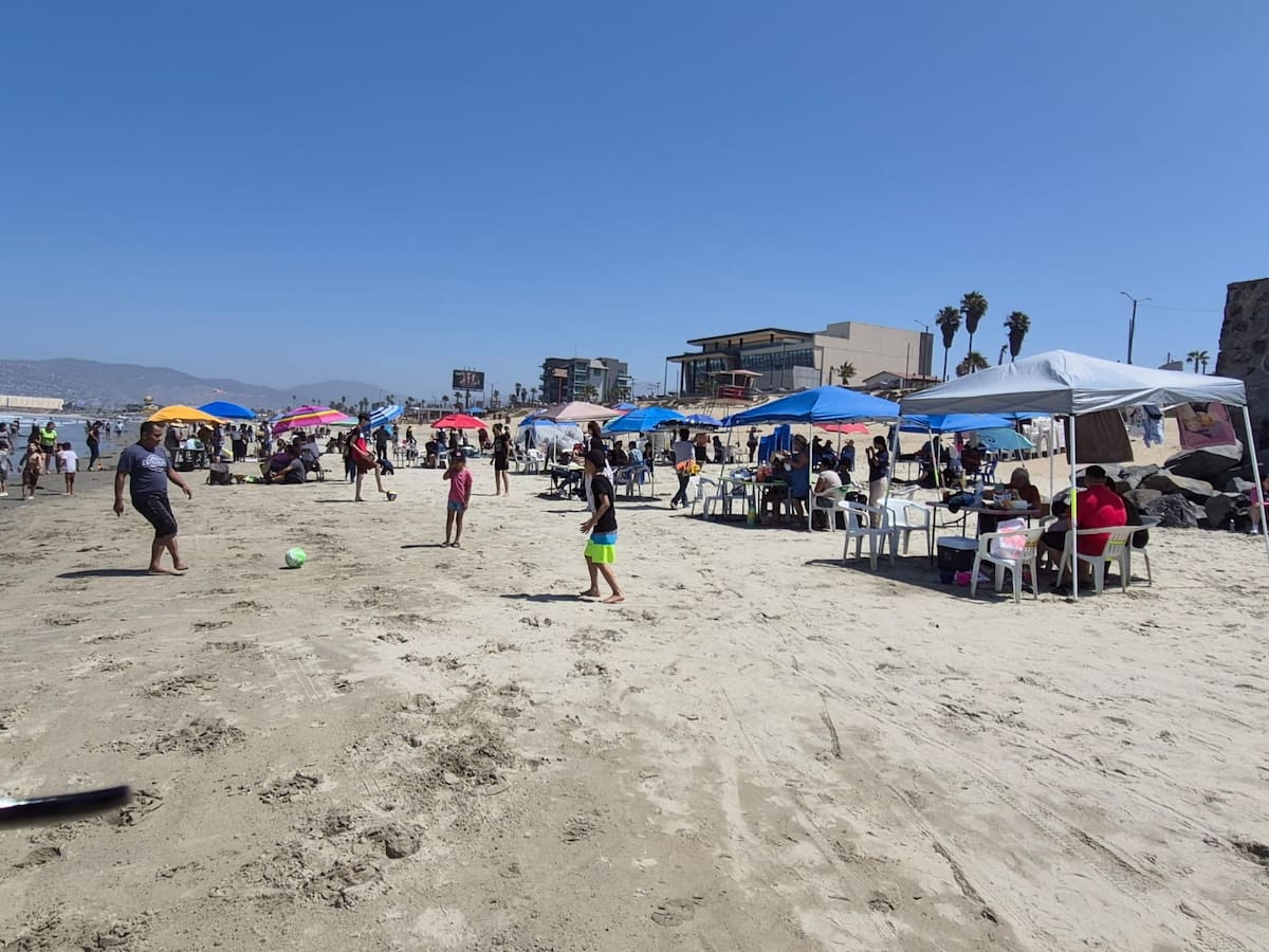 La final del Mundial pasó a segundo plano para algunos visitantes de Playa Hermosa, quienes optaron por disfrutar del mar y pasar el domingo en familia.
Fotos: Cortesía.