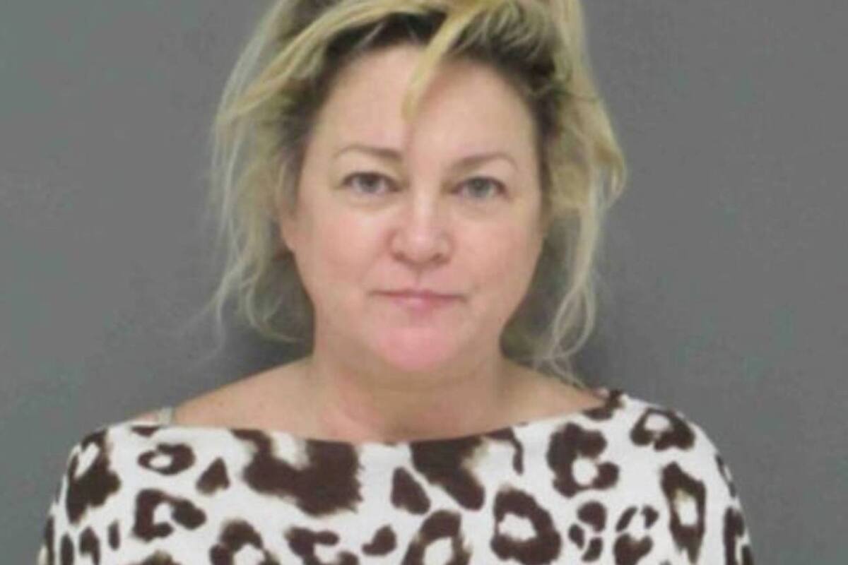 Arrestan a mujer de EU que intentó comprar a bebé en Walmart por 500 mil dólares